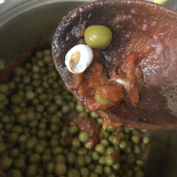 Bizim Vatan Konserve Bezelyeden Salyangoz Çıktı!