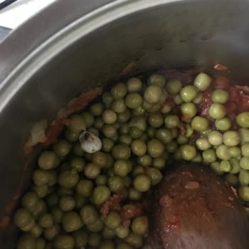 Bizim Vatan Konserve Bezelyeden Salyangoz Çıktı!
