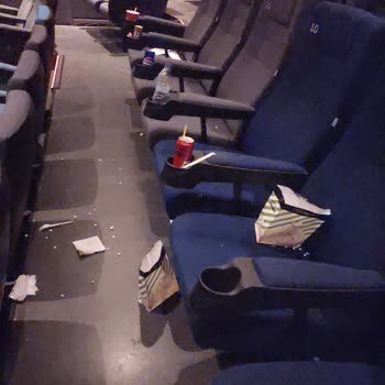 Paribu Cineverse Sinema Salonu Hijyen Sorunları Ve Konfor Eksikliği