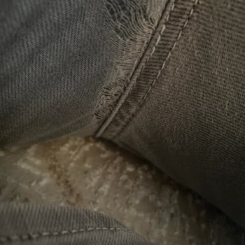 Mavi 2 Adet Jean Bir Yıl Geçmeden Yırtıldı