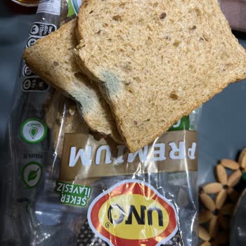 Aynı Gün İçerisinde Açılmış Uno Ekmek Küflü Çıktı