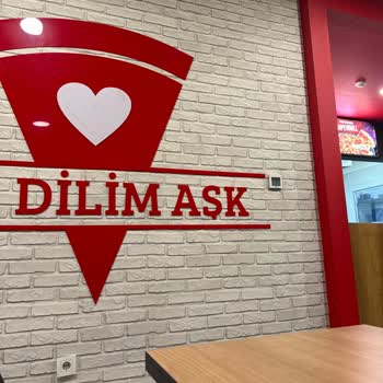 Pizza Hut Şubesinde Pizzaya Koyacak Malzeme Yok