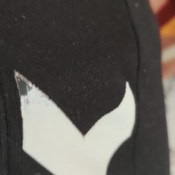 Hummel Ürünlerinin Arkasında Durmuyor