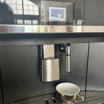 Smeg Yeni Üst Model Kahve Makinesi Facia