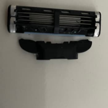 Gillette Mach3 Yedek Tıraş Bıçağı Oynar Başlık Kırıldı