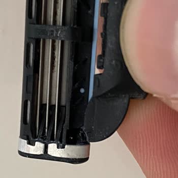 Gillette Mach3 Yedek Tıraş Bıçağı Oynar Başlık Kırıldı