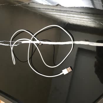 Apple Yetkili Servis. Kablonuz Sahte Deyip Mağdur Edildim.