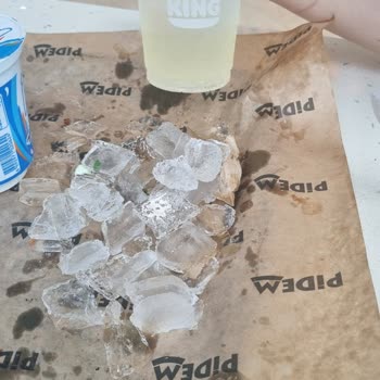 Burger King Çocukların İçeceğini Buzla Doldurdu