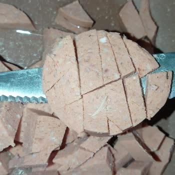 Lezita Sucuktan Tavuk Tüyü Çıktı