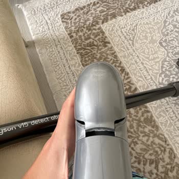 Dyson V15 Koltuk Altı Aparat Kırılma