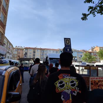 Elazığ Minibüsçüler Odası Ulukent Minibüs Durağında Yoğunluk Nedeni İle Çekilen Çile