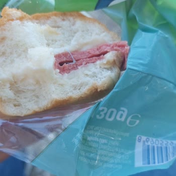 BİM Marketten Aldığım Dardanel Sandviçten Plastik İplik Cisim Çıktı