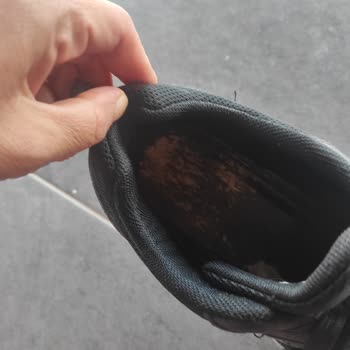 Hummel Spor Ayakkabısı Yırtık Ve T-shirt Esofman Tüylenme