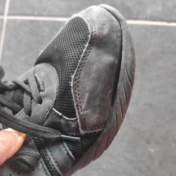 Hummel Spor Ayakkabısı Yırtık Ve T-shirt Esofman Tüylenme