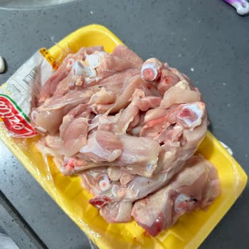Grosper Market Göğüs Kemiği Sorunu