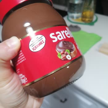 Sarelle Sagra Etikette Saç Yapışması