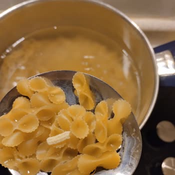 Nuh'un Ankara Makarnası Makarnadan Çıkan Cisim