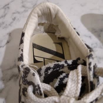 Zara Leopar Spor Ayakkabı Yırtıldı