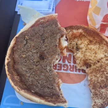 Burger King'in Çocuk Menüsündeki Bozulmuş Kurt Görünümlü Köftesi