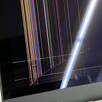 Troy Mac M1 Ekran Değişim Parası Talep Edildi