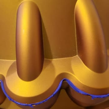 Dyson Çiçek Kısmı Soyulma Ve Filtre Tüyleniyor. Özellikle Soyulma.