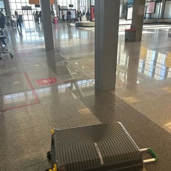 Pegasus Havayolları Valiz Kırdı