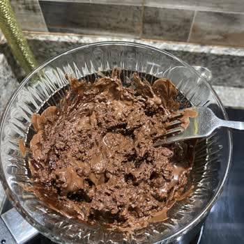 Eti Çikolata Bayat Erime Yaptığımızda Vıcık Vıcık Olup Yandı