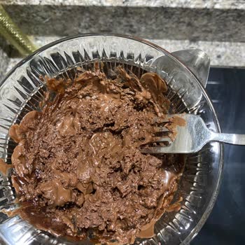 Eti Çikolata Bayat Erime Yaptığımızda Vıcık Vıcık Olup Yandı