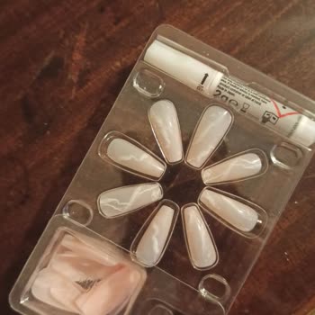 Watsons Takma Tırnak Çıkmadı.