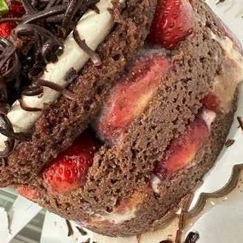 Faruk Güllüoğlu Ispartakule Küflü Yaş Pasta!