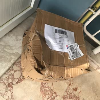 Aras Kargo İzmir Sarnıç Şubesinde Sorumsuz Dağıtımcı Ve Personeller