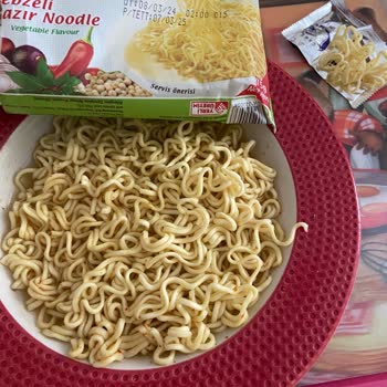 İndomie Marka Noodleden Çıkan Böcek