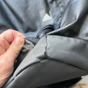 Orijinal Adidas Çantasının Derisi Pul Pul Dökülmeye Başladı!