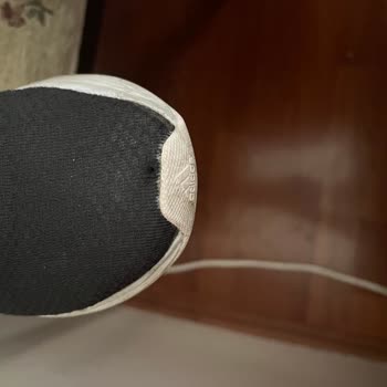 adidas Az Kullanımda Yıpranan Ayakkabı İçin Yardım Talebi