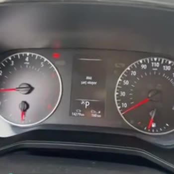 Renault Clio 2023 Şarj Oluyor Uyarısı