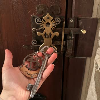 Sacred House'ın Yalan İthamları Ve Müşteriyi Suçlar Yorumları