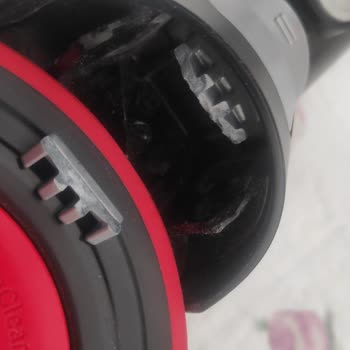 Bosch Ultimate 7 Şarjlı Süpürgenin Toz Torbasının Tırnağı Kırıldı.