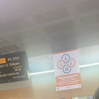 Pegasus Konya Havaalanı Çalışan Tartışması Sonucu Kırılan Valizler