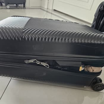 Pegasus Konya Havaalanı Çalışan Tartışması Sonucu Kırılan Valizler