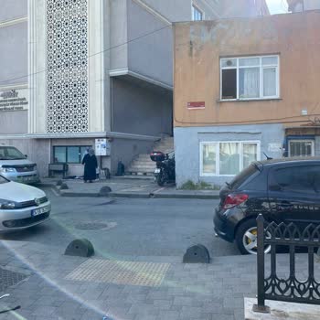 Esenler Belediyesi Çocuk Parkı Hem Tehlikeli Hem De Çok Eski Yenileme Talep Ediyoruz