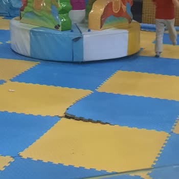 Playland İlgisizliği Yerlerdeki Plastik Parkelerin Hatalı Olması