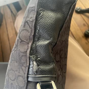 Calvin Klein Çantanın Derisi Komple Soyuldu