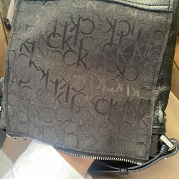 Calvin Klein Çantanın Derisi Komple Soyuldu