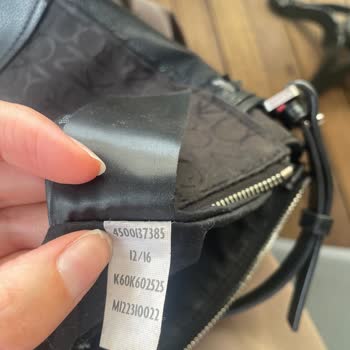 Calvin Klein Çantanın Derisi Komple Soyuldu