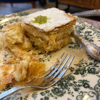 Gültekin Pastanesi (Bakırköy) Bayat Pasta Satışı