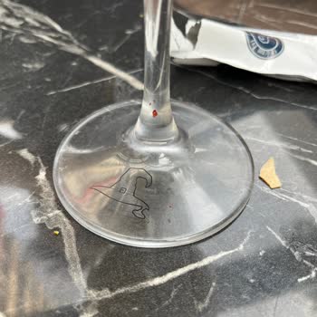 Cadının Evi Kızılay Şubesi Tatlı Tabakları Pis.