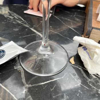 Cadının Evi Kızılay Şubesi Tatlı Tabakları Pis.