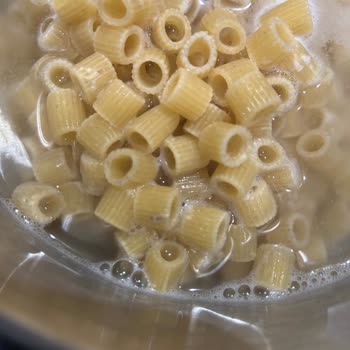 Piyale Yüksük Makarnana Hamurunda Böcek Çıktı