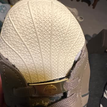 Sneaks Up Ayakkabı Açılması Ve Müşteri Zararı