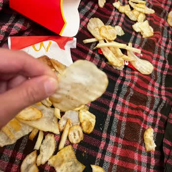McDonald's Taş Gibi Patates Bozulmuş Hamburger!